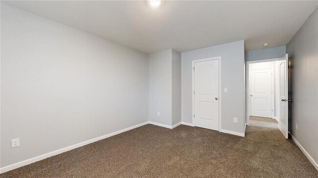 Building Photo - 2327 Burnett Ln