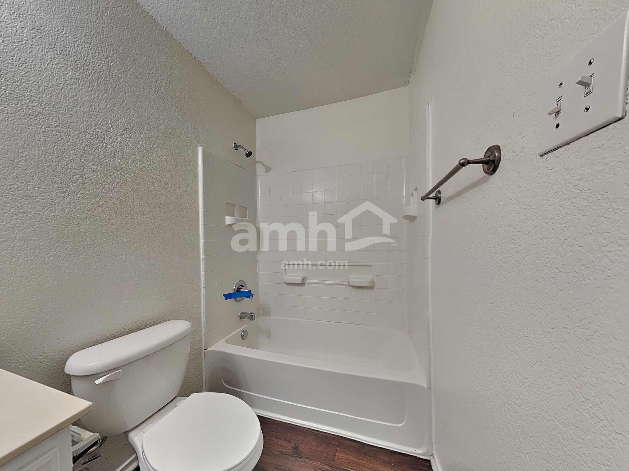 Building Photo - 8528 Hawkview Dr