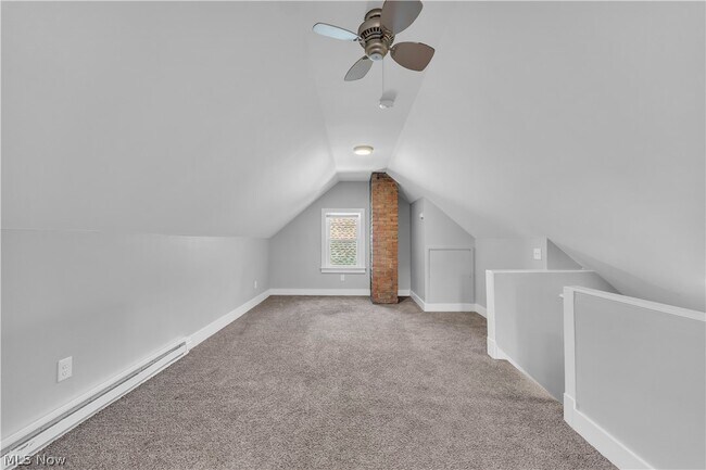 Building Photo - 921 Helmsdale Rd