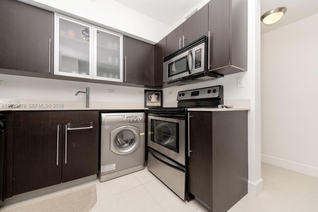 Building Photo - 1500 Bay Rd