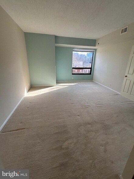 Building Photo - 1100 Lovering Ave