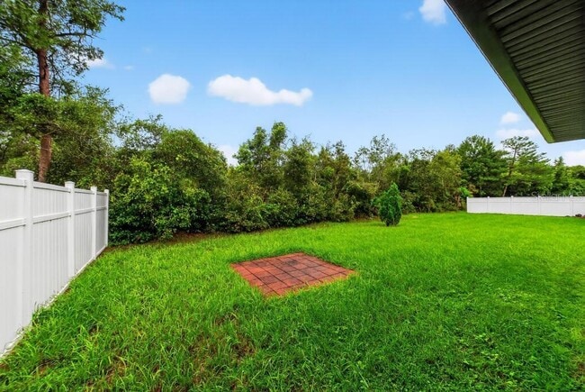 Building Photo - 2252 Fernwood St