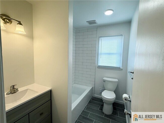 Building Photo - 285 S Lincoln Ave