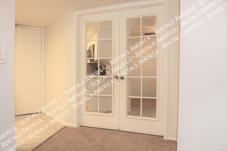 Building Photo - 3131 W Cochise Dr