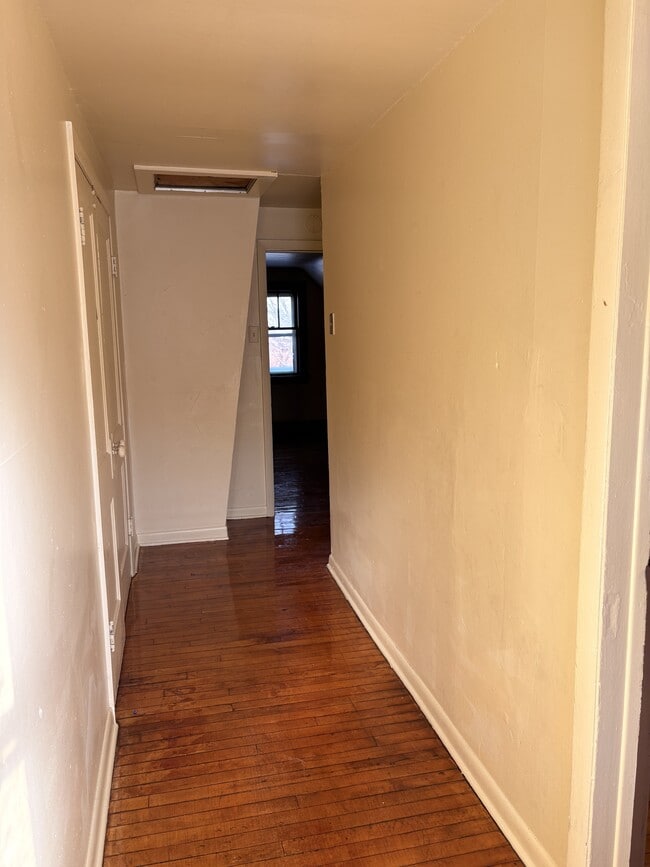 Building Photo - 207 E Burleigh St