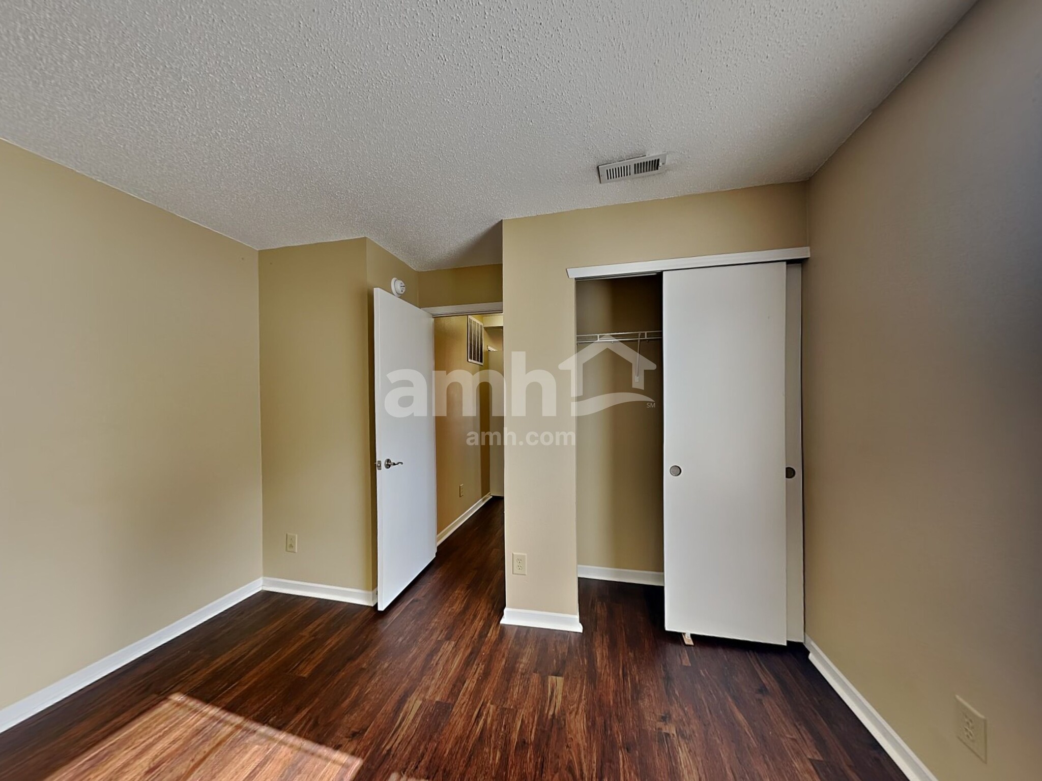 Building Photo - 906 Brookstone Dr