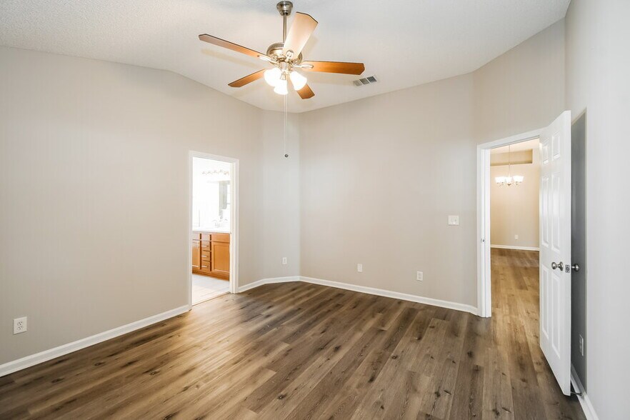 Building Photo - 12071 Sunchase Dr