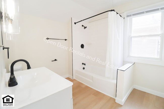 Building Photo - Now available 3 bedroom home