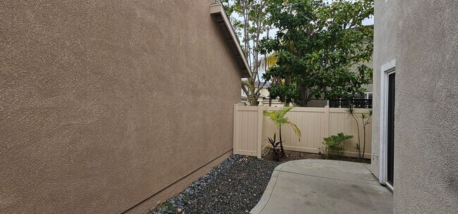 Building Photo - SAN DIEGO / SERRA MESA  - STONECREST VILLA...