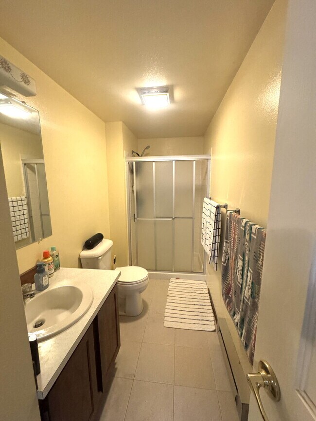 Building Photo - Spacious 3 bedroom, 2 bathroom home in Lander