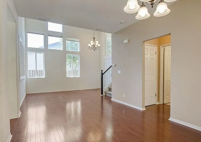 Building Photo - Spectacular FOLSOM 4/3 - Waiting For You!  Please Read Entire Ad For Viewings!