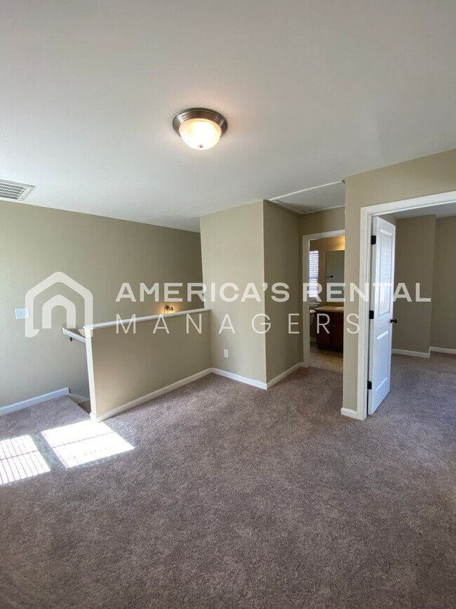 Building Photo - 129 The Heights Dr