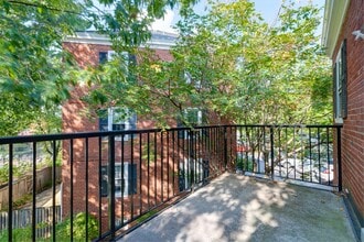 Building Photo - Gorgeous End Unit 2 Bedroom 2 Bath Near Sh...