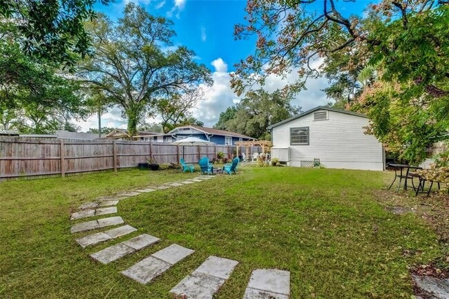 Building Photo - 1221 E Ida St