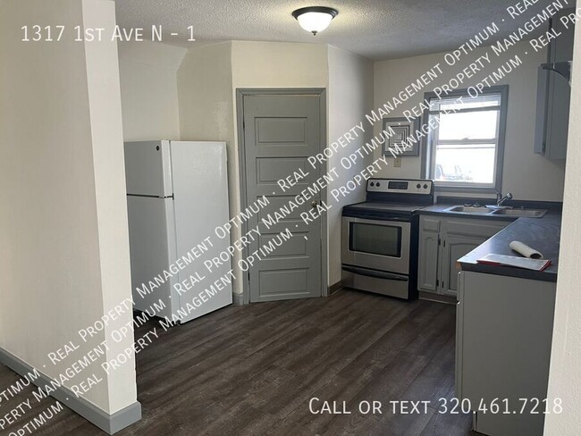 Building Photo - 2 Bedroom 1 Bath in Duplex Fargo ND Availa...