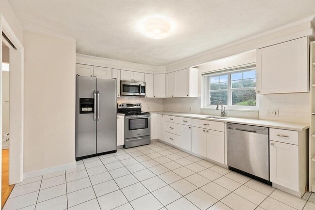 Building Photo - 138 Emerson Gardens Rd