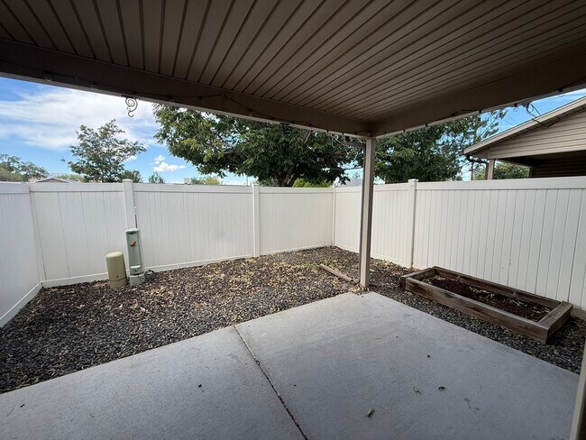 Building Photo - 651 1/2 Serenity LN
