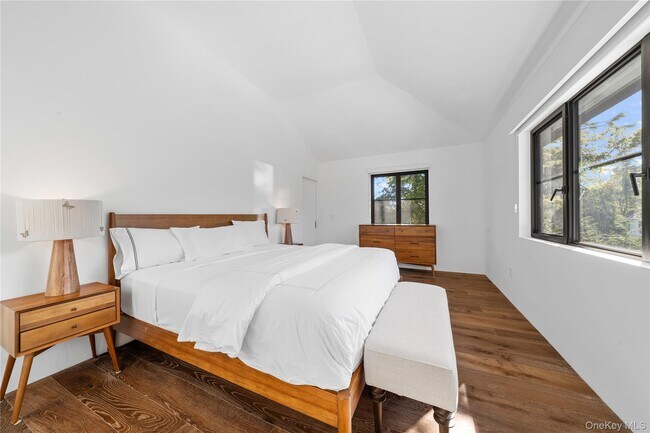 Building Photo - 15 Atterbury Rd