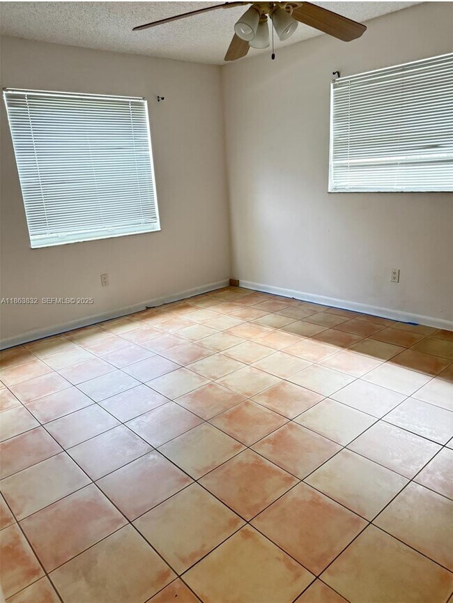 Building Photo - 1327 Riverside Cir