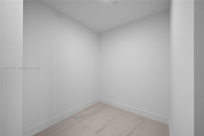 Building Photo - 151 N Seabreeze Blvd