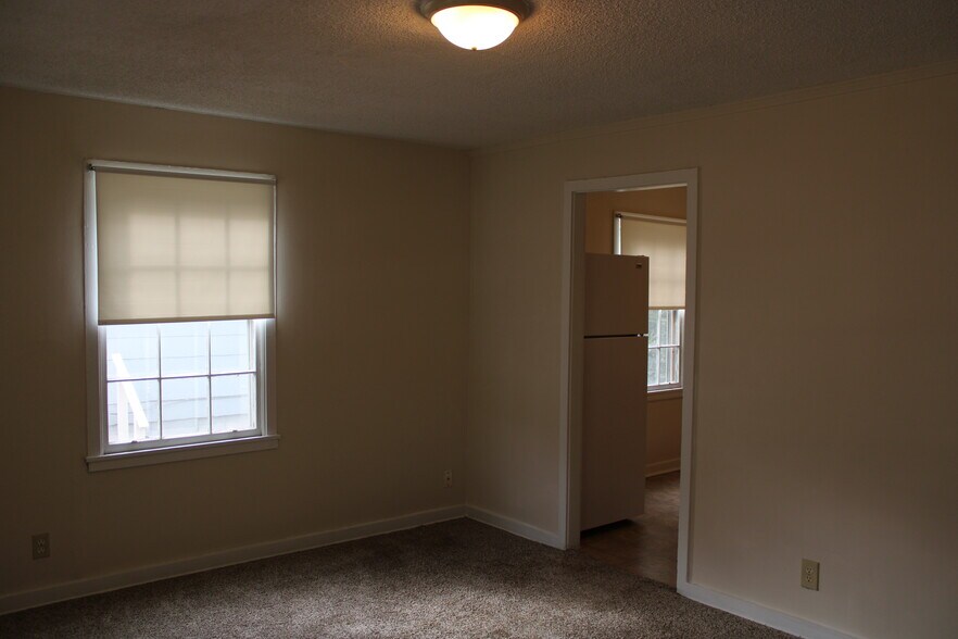Building Photo - 4347 E Bayley St