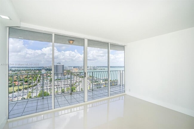 Building Photo - 7601 E Treasure Dr