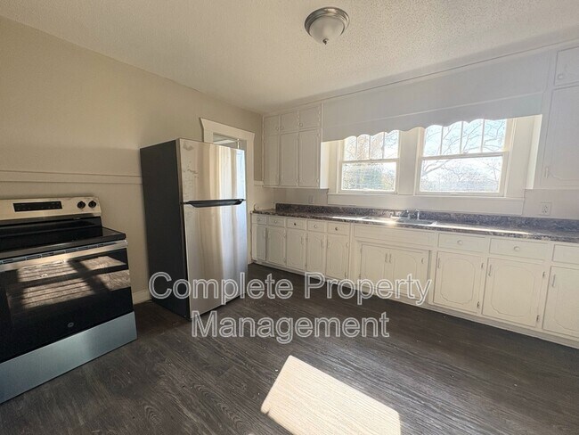Building Photo - 512 81st St S