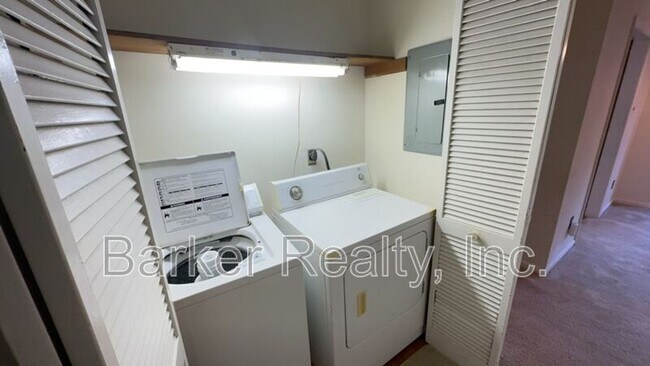 Building Photo - 3401 Whitford Ct