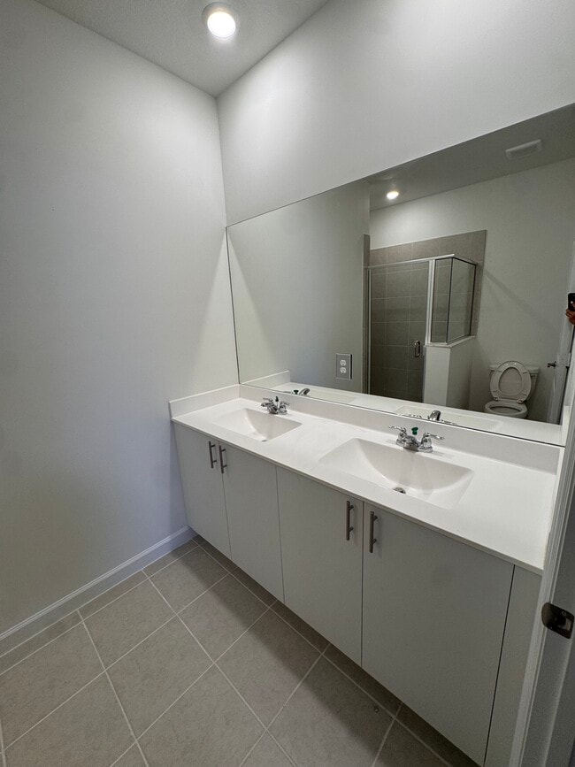 Building Photo - 2738 SE 24th Terrace