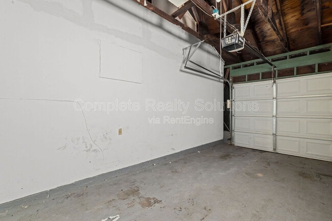 Building Photo - 10116 Crown Point Dr