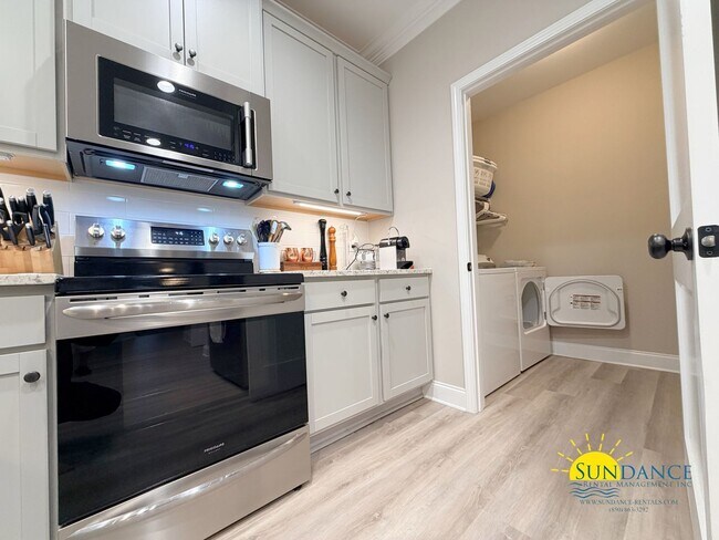 Building Photo - Stunning Shalimar 4 Bedroom / 3 Full Bathroom Home with Solar Energy Efficiency!