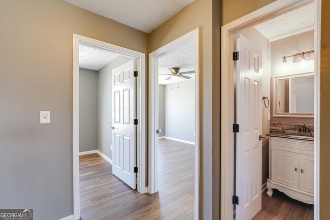 Building Photo - 130 Chastain Loop
