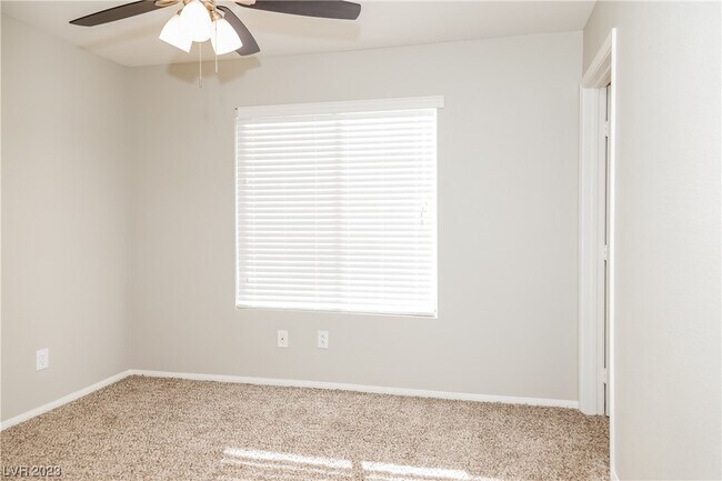 Building Photo - 415 Opal Dr