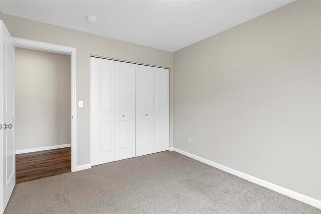 Building Photo - 4602 Siesta Dr