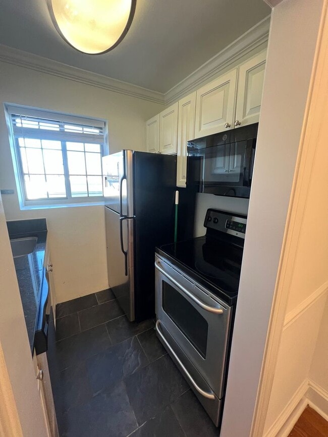 Building Photo - Wonderful studio condo in the heart of Old Town!!