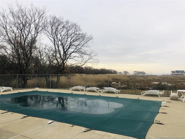 Building Photo - 560 Silver Sands Rd