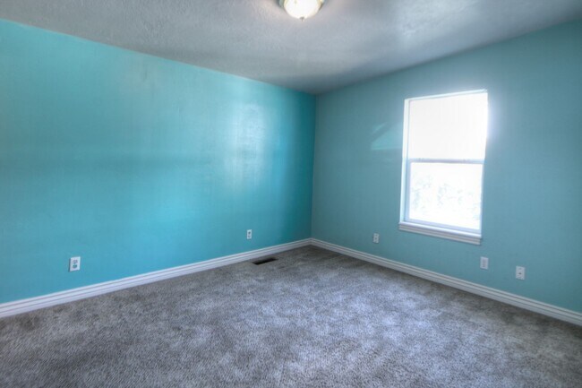 Building Photo - Pet Friendly American Fork Home