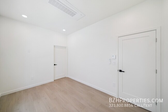 Building Photo - 1513 S Hayworth Ave