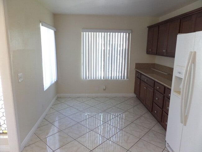 Building Photo - 3 Bedroom-2 Bathroom Single Story Home in ...