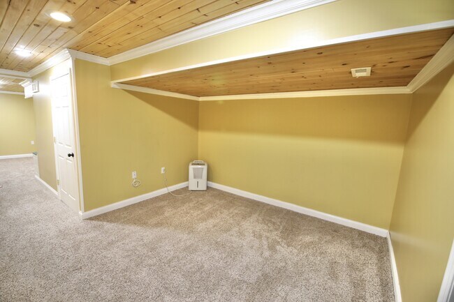 Building Photo - 4400 Greensbury Dr