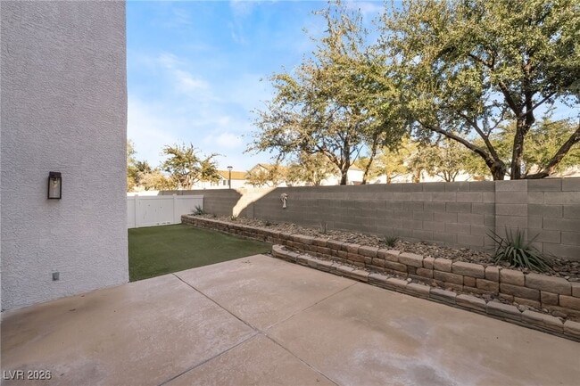 Building Photo - 5980 Gentleslope St