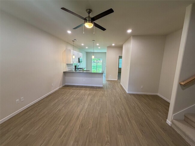 Building Photo - 413 W Dulin St
