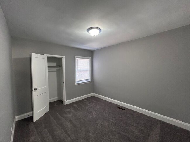 Building Photo - 3 Bedroom with Fenced in Rear Yard