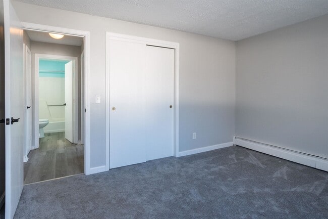 Building Photo - 535 Calef Rd