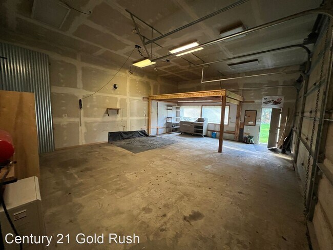 Building Photo - 4 br, 2 bath House - 2500 Mission Road