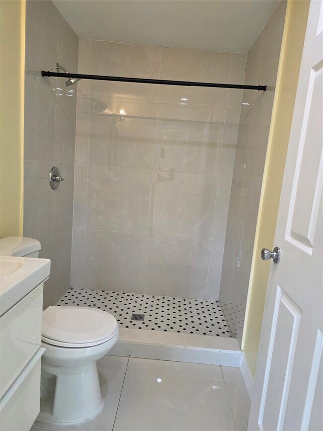 Building Photo - 3633 SE 20th Terrace