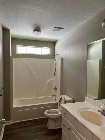 Building Photo - 149 Flagstone Ln