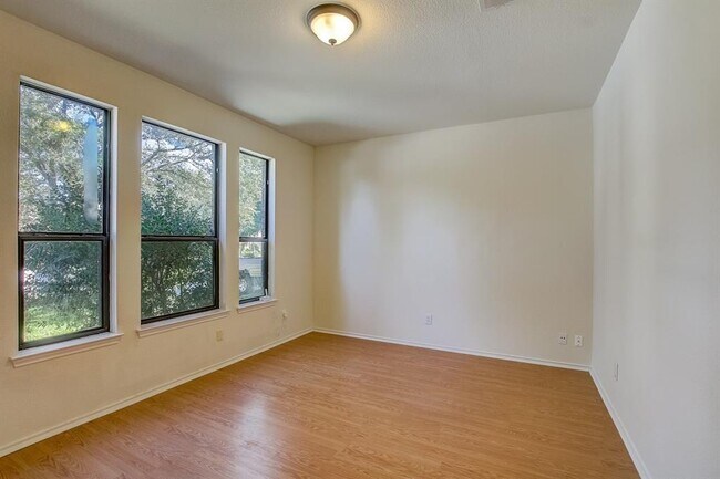 Building Photo - 507 Tyree Rd