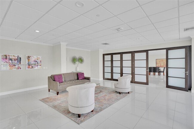 Building Photo - 2049 S Ocean Dr