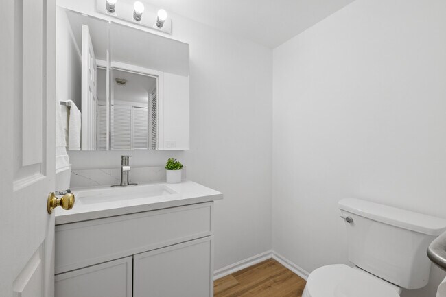 Building Photo - 1553 Brandywyn Ct N